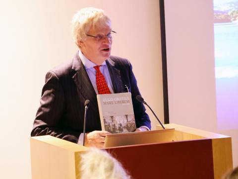 Fyrirlesari á ráðstefnu